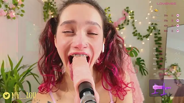 Snapshot of MyLou_ chatting on 01/27/25, 06:52 MyLou online show from 01/27/25, 06:52