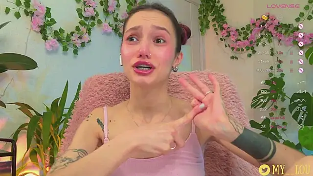 Snapshot of MyLou_ chatting on 02/19/25, 03:49 MyLou online show from 02/19/25, 03:49