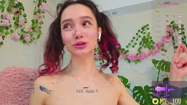 Snapshot of MyLou_ chatting on 03/16/25, 06:44 MyLou online show from 03/16/25, 06:44