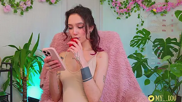 Snapshot of MyLou_ chatting on 03/19/25, 03:19 MyLou online show from 03/19/25, 03:19