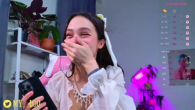 Snapshot of MyLou_ chatting on 10/30/25, 04:19 MyLou online show from 10/30/25, 04:19