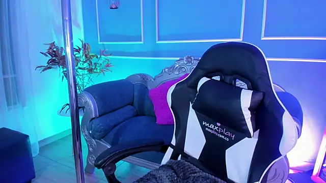 Red star8 online show from 11/28/25, 11:24