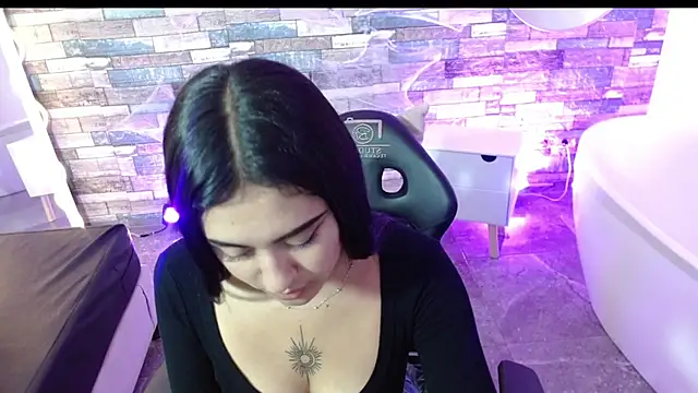 Moonshine tay online show from 10/23/25, 07:45