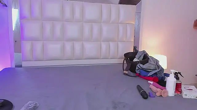 Snapshot of Alhana_pulido chatting on 12/18/24, 08:25 Alhana pulido online show from 12/18/24, 08:25