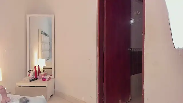 Snapshot of Alhana_pulido chatting on 01/29/25, 08:35 Alhana pulido online show from 01/29/25, 08:35