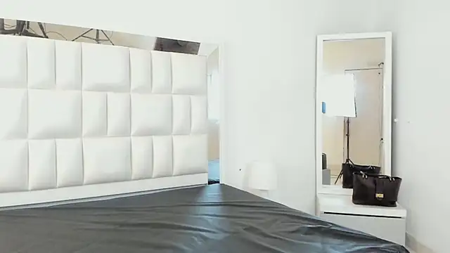 Snapshot of Alhana_pulido chatting on 02/19/25, 06:21 Alhana pulido online show from 02/19/25, 06:21