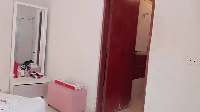 Snapshot of Alhana_pulido chatting on 03/11/25, 11:37 Alhana pulido online show from 03/11/25, 11:37