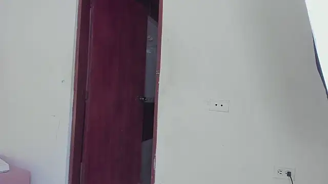 Snapshot of Alhana_pulido chatting on 03/15/25, 09:27 Alhana pulido online show from 03/15/25, 09:27