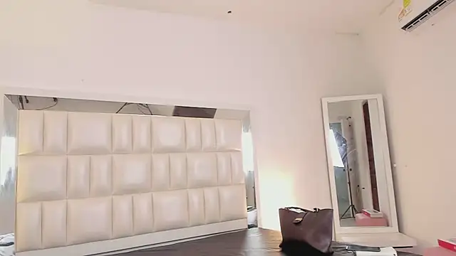 Snapshot of Alhana_pulido chatting on 03/18/25, 05:53 Alhana pulido online show from 03/18/25, 05:53