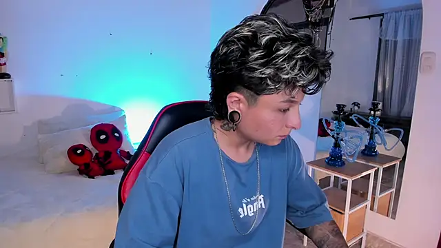 ZuryRamirez  online show from 05/28/26, 08:06