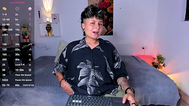 ZuryRamirez  online show from 06/26/26, 11:42