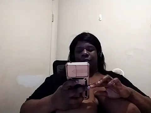 Snapshot of whitwhit86 chatting on 10/24/25, 10:50 whitwhit86 online show from 10/24/25, 10:50