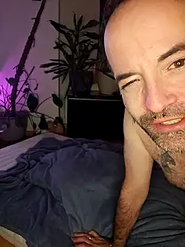 Snapshot of Sunburnjam chatting on 02/20/25, 04:39 Sunburnjam online show from 02/20/25, 04:39