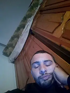 Snapshot of Hazembahloul chatting on 01/12/26, 10:15 Hazembahloul online show from 01/12/26, 10:15