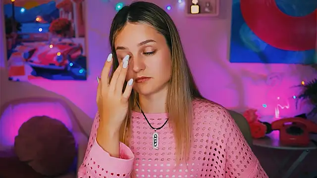 Snapshot of DeboraLarson chatting on 12/16/24, 02:04 DeboraLarson online show from 12/16/24, 02:04