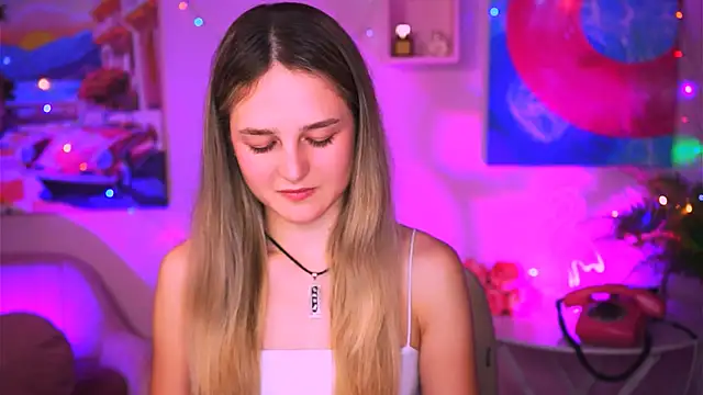 Snapshot of DeboraLarson chatting on 01/08/25, 04:11 DeboraLarson online show from 01/08/25, 04:11