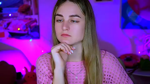 Snapshot of DeboraLarson chatting on 02/15/25, 04:25 DeboraLarson online show from 02/15/25, 04:25