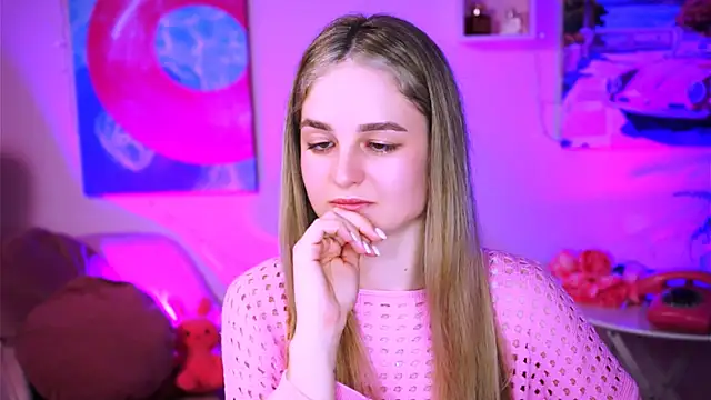 Snapshot of DeboraLarson chatting on 03/05/25, 07:38 DeboraLarson online show from 03/05/25, 07:38