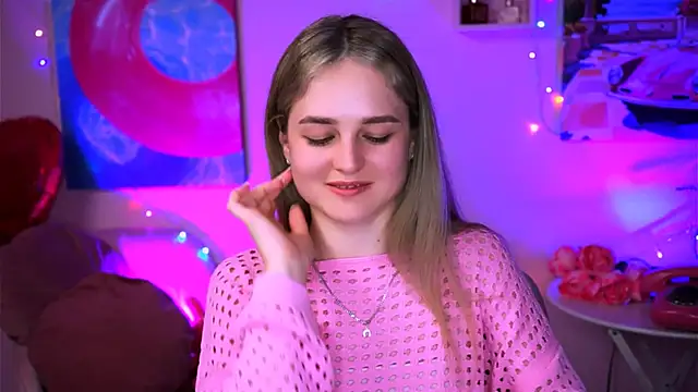 Snapshot of DeboraLarson chatting on 03/05/25, 10:43 DeboraLarson online show from 03/05/25, 10:43