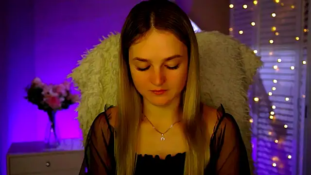 DeboraLarson online show from 11/28/25, 04:15