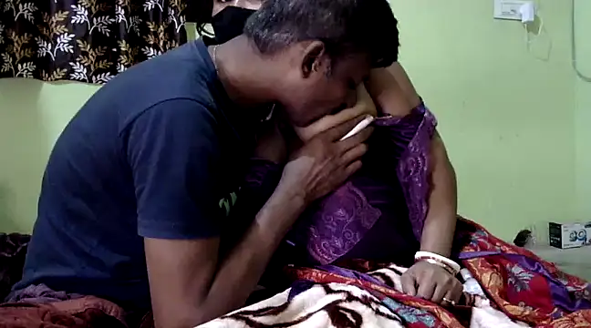 Snapshot of Couple_For_You18 chatting on 12/22/24, 07:21 Couple For You18 online show from 12/22/24, 07:21