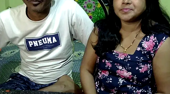 Snapshot of Couple_For_You18 chatting on 12/25/24, 05:05 Couple For You18 online show from 12/25/24, 05:05