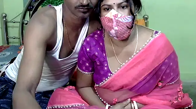 Snapshot of Couple_For_You18 chatting on 12/28/24, 12:47 Couple For You18 online show from 12/28/24, 12:47