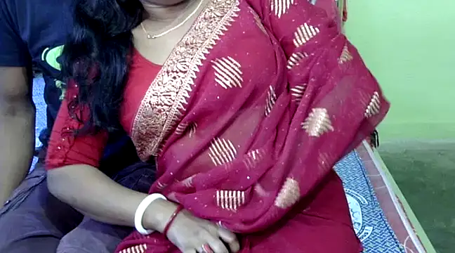 Snapshot of Couple_For_You18 chatting on 12/31/24, 04:06 Couple For You18 online show from 12/31/24, 04:06