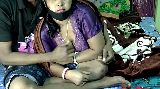 Snapshot of Couple_For_You18 chatting on 01/03/25, 05:10 Couple For You18 online show from 01/03/25, 05:10