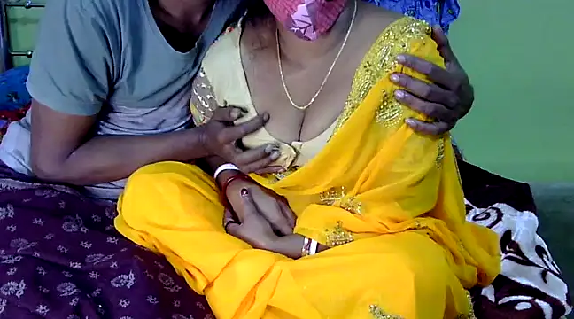 Snapshot of Couple_For_You18 chatting on 01/05/25, 01:24 Couple For You18 online show from 01/05/25, 01:24