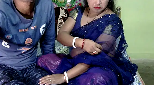 Snapshot of Couple_For_You18 chatting on 01/07/25, 03:12 Couple For You18 online show from 01/07/25, 03:12