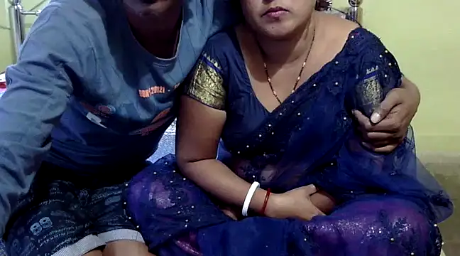 Snapshot of Couple_For_You18 chatting on 01/08/25, 04:44 Couple For You18 online show from 01/08/25, 04:44