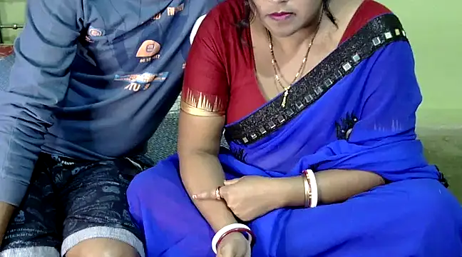 Snapshot of Couple_For_You18 chatting on 01/13/25, 11:08 Couple For You18 online show from 01/13/25, 11:08