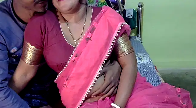 Snapshot of Couple_For_You18 chatting on 01/14/25, 02:08 Couple For You18 online show from 01/14/25, 02:08