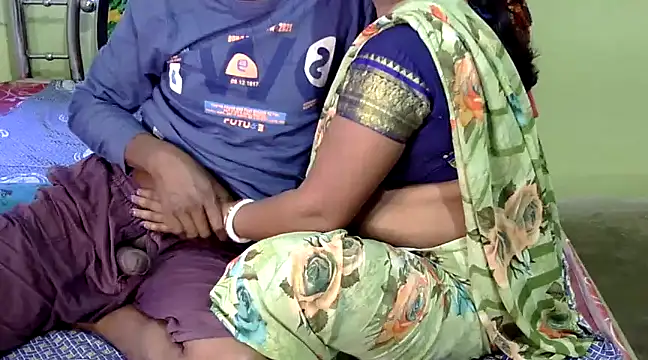 Snapshot of Couple_For_You18 chatting on 01/19/25, 10:28 Couple For You18 online show from 01/19/25, 10:28