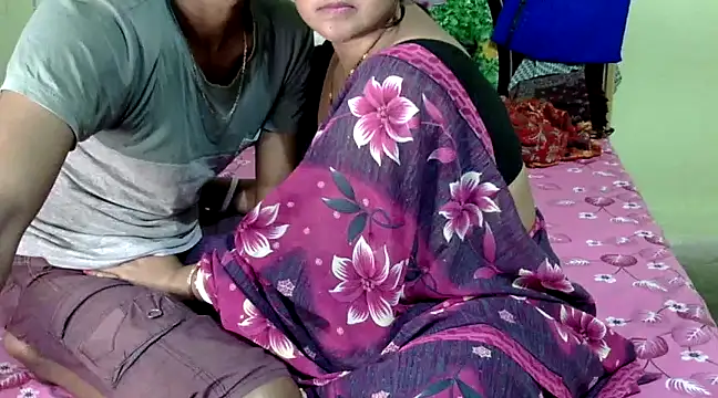 Snapshot of Couple_For_You18 chatting on 01/30/25, 02:06 Couple For You18 online show from 01/30/25, 02:06