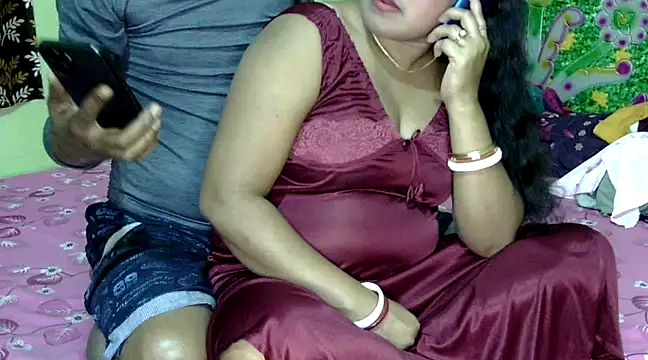 Snapshot of Couple_For_You18 chatting on 02/05/25, 04:14 Couple For You18 online show from 02/05/25, 04:14