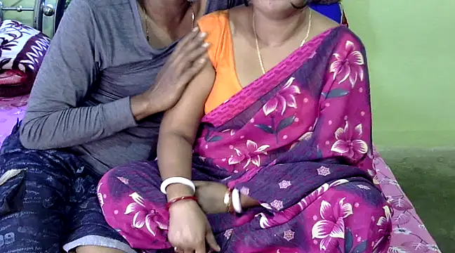 Snapshot of Couple_For_You18 chatting on 02/08/25, 02:47 Couple For You18 online show from 02/08/25, 02:47