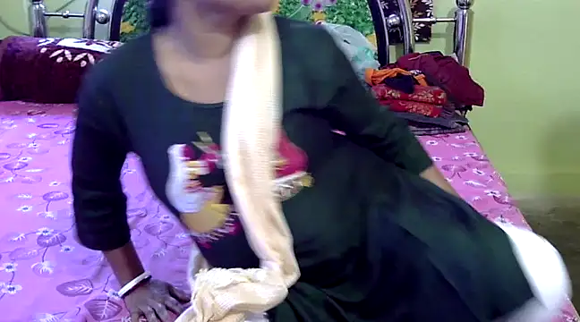 Snapshot of Couple_For_You18 chatting on 02/09/25, 06:33 Couple For You18 online show from 02/09/25, 06:33