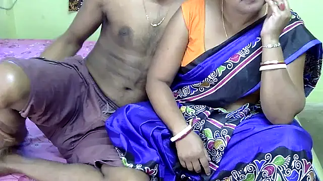 Snapshot of Couple_For_You18 chatting on 03/12/25, 02:20 Couple For You18 online show from 03/12/25, 02:20