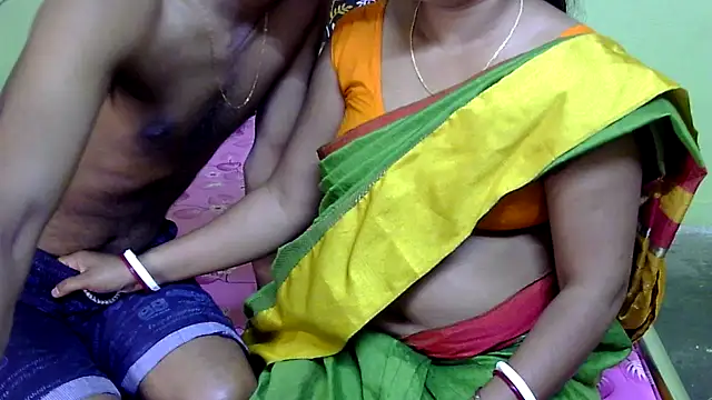 Snapshot of Couple_For_You18 chatting on 03/12/25, 05:07 Couple For You18 online show from 03/12/25, 05:07