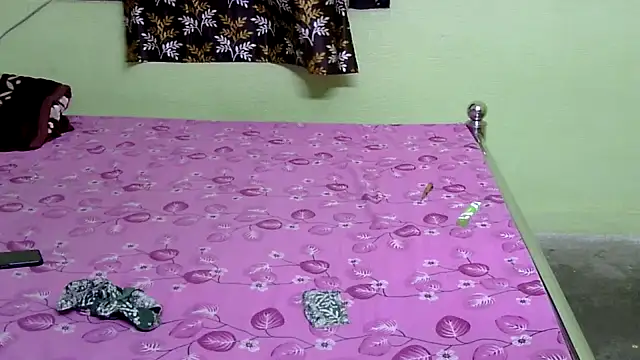 Snapshot of Couple_For_You18 chatting on 03/20/25, 05:25 Couple For You18 online show from 03/20/25, 05:25