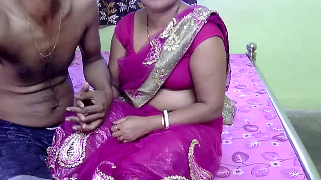 Snapshot of Couple_For_You18 chatting on 03/21/25, 02:39 Couple For You18 online show from 03/21/25, 02:39