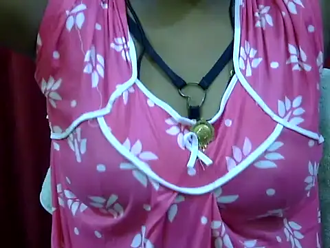 Snapshot of HOT-SEEMAA chatting on 09/25/25, 04:32 HOT-SEEMAA online show from 09/25/25, 04:32