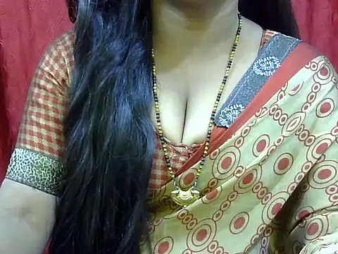 Snapshot of HOT-SEEMAA chatting on 11/15/25, 07:27 HOT-SEEMAA online show from 11/15/25, 07:27