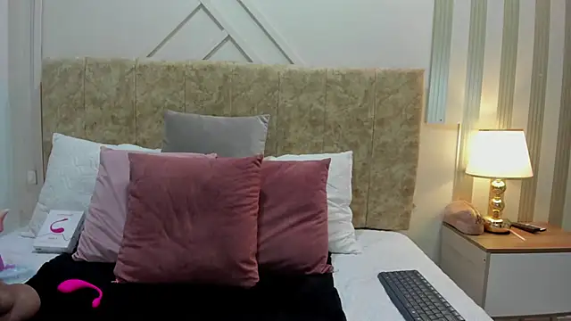 ashley  foxx  online show from 10/18/25, 02:18