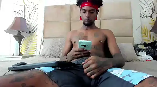 bigblackhotx1 online show from 02/25/25, 06:58