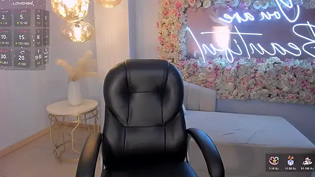 Snapshot of GabriellaLee chatting on 11/23/25, 02:44 GabriellaLee online show from 11/23/25, 02:44