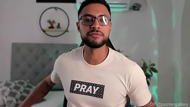 LiamGarcia1 online show from 12/29/24, 12:45