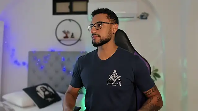 LiamGarcia1 online show from 01/02/25, 12:46